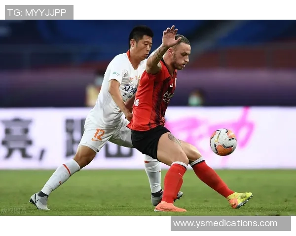 彭啸中场拦截展现出色防守能力助力球队逆转局势 彭啸中场拦截展现出色防守能力助力球队逆转局势