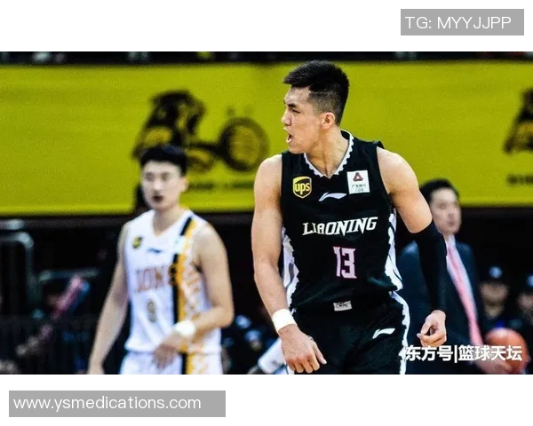 郭艾伦在比赛中得分表现突出引发球迷热议与媒体关注的背后故事